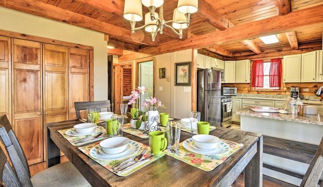 Log Cabin and Suite · Stylish Poconos Retreat
