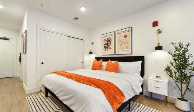 LUX Studio King Bed Free Parking PITT CMU