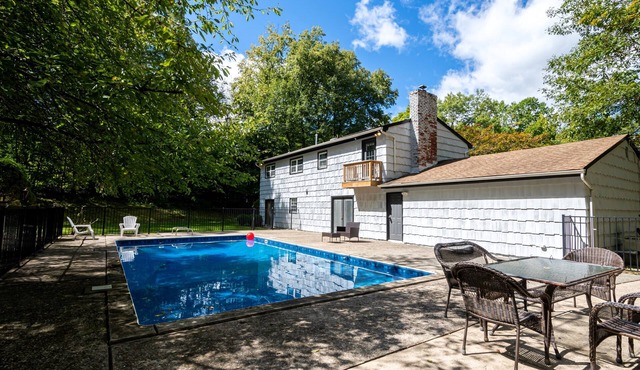 Luxe Retreat with Fireplace/WiFi/Pool near Water Parks, Golf Course, Wineries