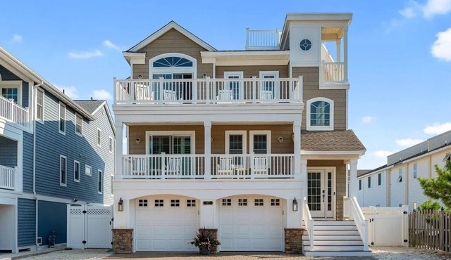 Luxury Coastal 5-bedroom Home with Heated Pool - South Beach Haven