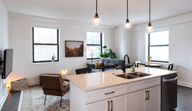 Luxury Downtown Apt with Parking, Gym, and Lap Pool · Sleeps 4-5