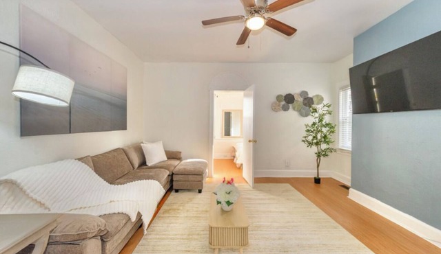 Maplewood: 2BR/2BA:Near Train, Pets, Laundry, ParkIng
