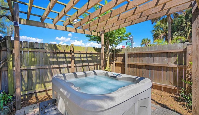 Marvelous Mermaid Beach Bungalow, Dog-Friendly