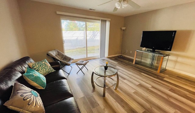Modern 1BR Near Moss Rehab | Monthly Deal