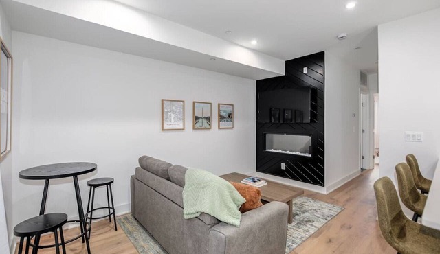 Modern 2BR Capitol Hill Apartment - 3 Min walk to Metro!