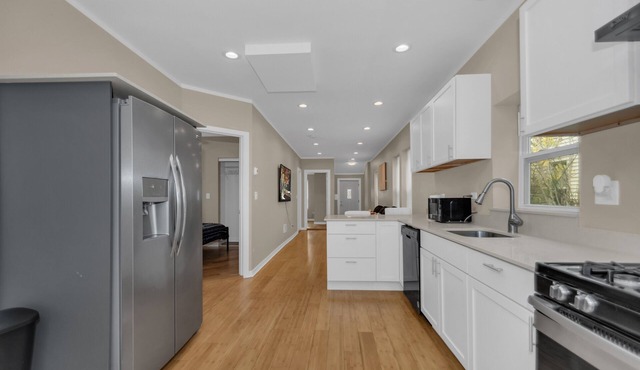 Modern 3BR Apartment Near Navy Base And Six Flags.