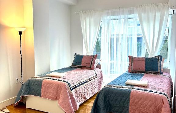 Modern apartment in a nice neighborhood close to train station