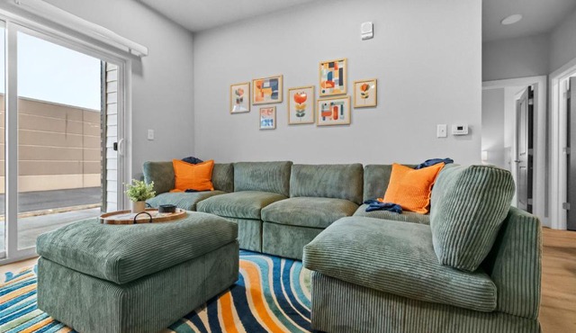 Modern Apt,Pool, Gym, In-Unit Bike Storage