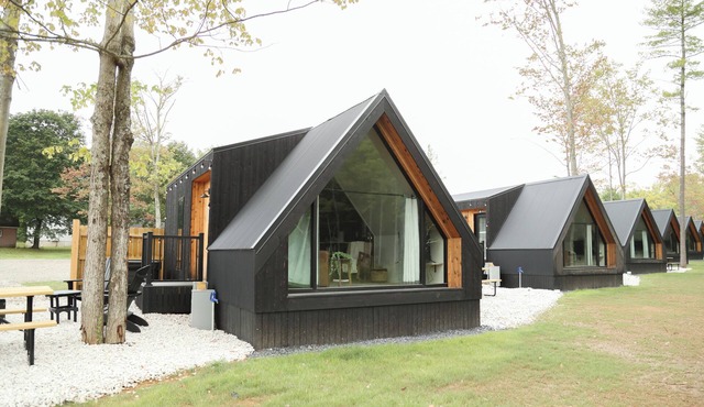 Modern Tiny Home 28 w/Hot Tub!