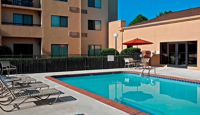 Modern Unit w/Balcony, Near PNC Pavilion | Gym & Pet-Friendly