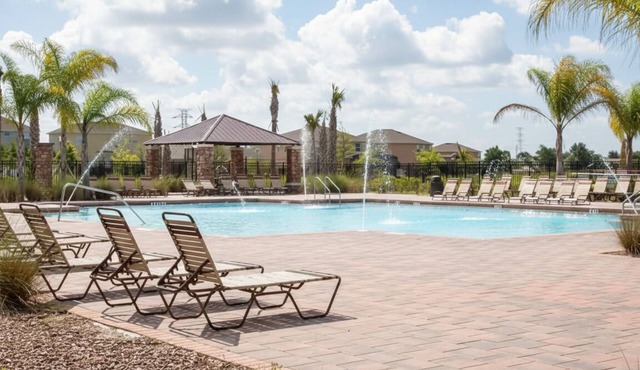 Modern Villa 3BR, 2.5BA, Pool, Clubhouse, Tennis court, Community Park