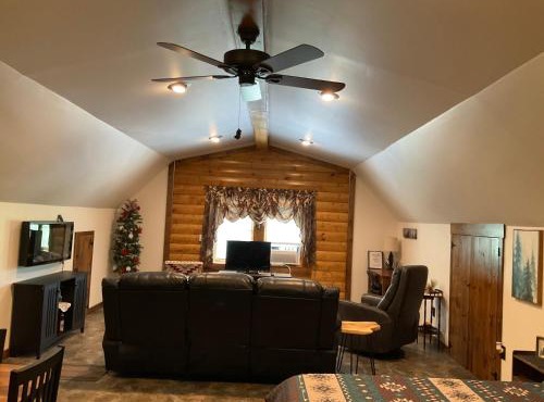 MOJO'S LOFT