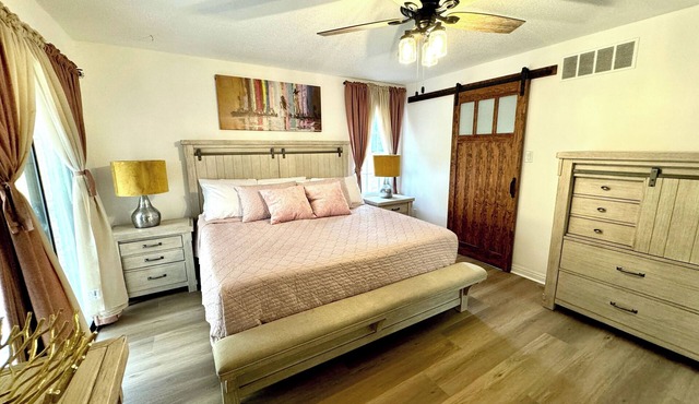 MONTHLY STAYS- 8BR/4BA Brick Estate with Private attached Guest House