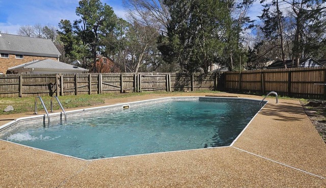 MONTHLY STAYS -Modern 6 Bedroom Home with Extra Sleeping Space & Private Pool