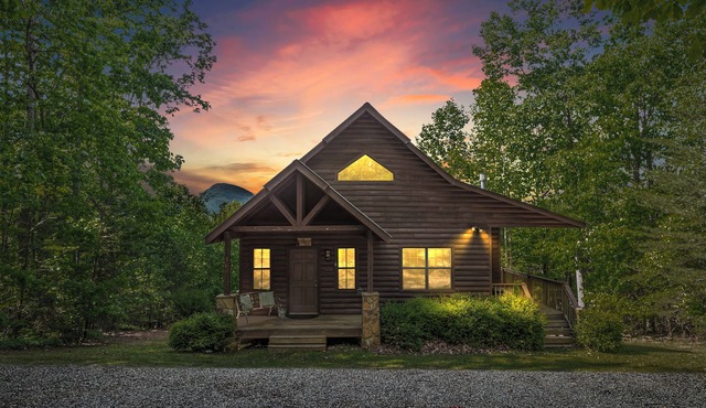 Mountain Views! 3 Acre privacy, Fiber Optic Internet and more!