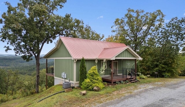Mountainside Retreat with Stunning Views + Hot Tub