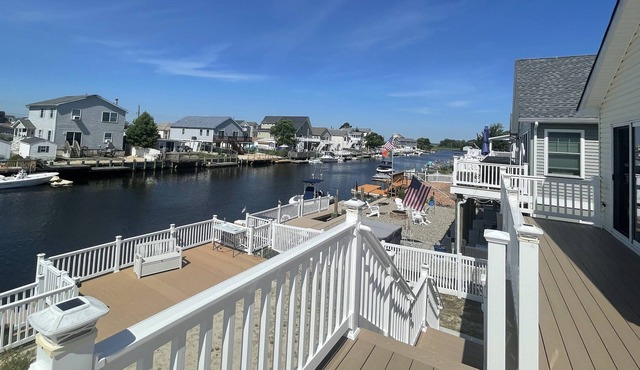 Mystic Island 3br 1.5ba paddle boards, water mat, floating dock & fun for all