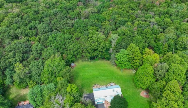 Nature Getaway: Charming Villa Near Trails and Parks