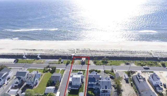 OCEAN FRONT BEACH HOUSE 4 bedroom, 3 Bath