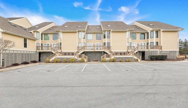 Oceanfront 4BR + Den Townhome with Stunning Views – North Fenwick Island