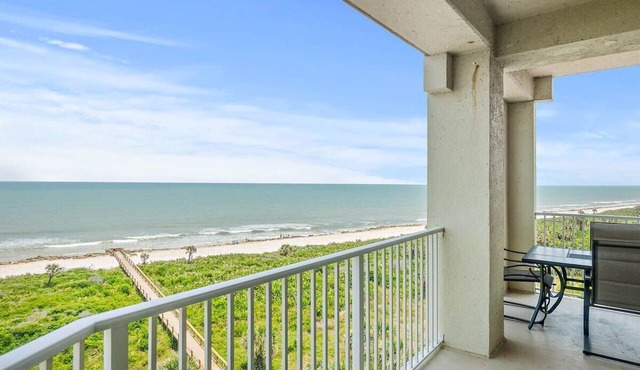 Oceanfront Penthouse w/Wraparound Balcony & 3 Pools