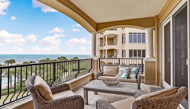 Oceanfront villa with sunrise/sunset views, pool & AC - dog-friendly