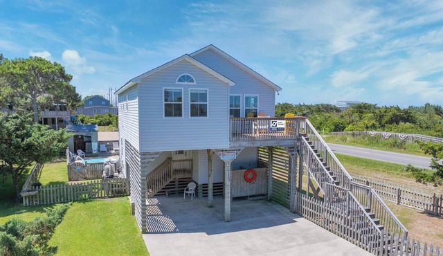 Oceanside Dog Friendly Home with Private Pool, Hot Tub, Tiki Bar, and Smart TVs
