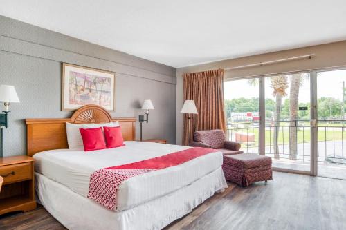 OYO Hotel Mustang Silver Spring FL