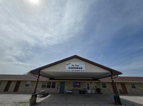 OYO Sandman Inn