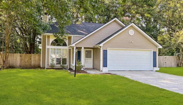 Paramour: huge yard home with ground floor bedroom 25 min to Charleston
