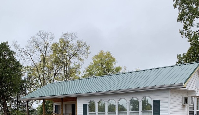 Park Model Full Kitchen /Full Living Room/ Full Size Bed /Small dog allowed