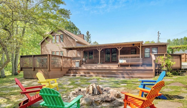 Peaceful Lakefront Cabin Retreat with Hot Tub!