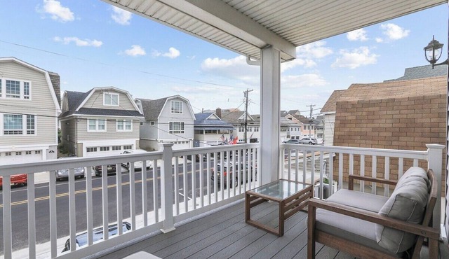 Perfect Getaway – Steps from the Beach!