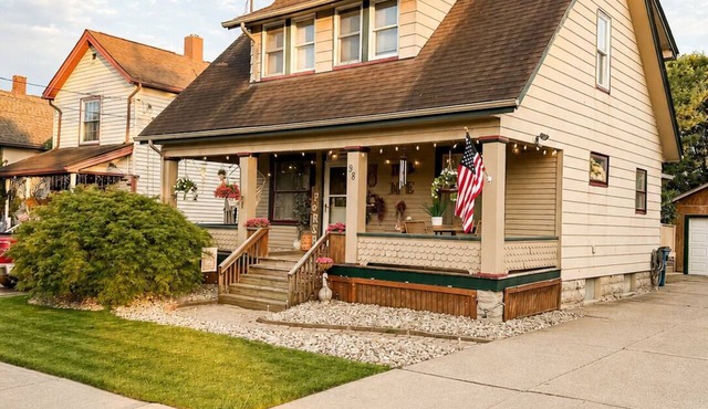 Pet-Friendly 2-Story Home Near Youngstown - Fast WiFi - Quiet Area