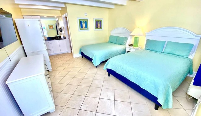 Pet-friendly, 3 Blocks to Beach, Pool, #302