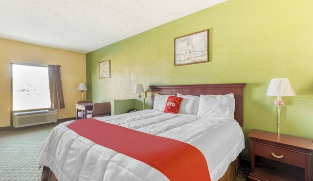 Pet-Friendly Budget Stay Near Sonic, Dairy Kream & Local Restaurants