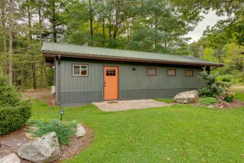 Pet-Friendly Deluxe Cabin F w/Grill in Hillsgrove