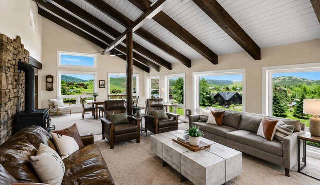 Pet Friendly, Great Views, Great For Large Groups