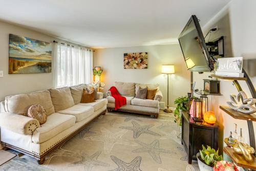 Pet Friendly, Private! Multi-Level Brookline Home