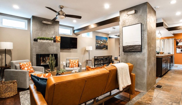 Pet-Friendly Southside Getaway - Sleeps 12