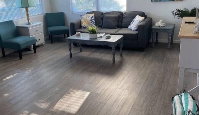* Pet Friendly* Walk to Beach & Ocean Center