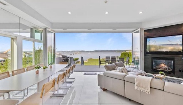 Piermont Waterfront Villa! Sleeps up to 16 adults Luxuriously and In Style