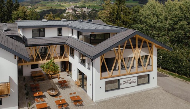 Plattnerhof Viums - Quiet family farm with heated pool and Guest Card near Brixen
