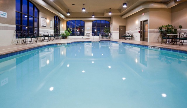 Pool + Free Breakfast | Close to the Airport!