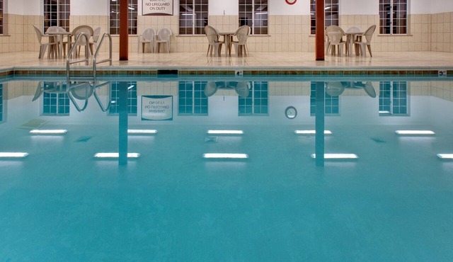Pool. Free Breakfast. Near Midway Village Museum!