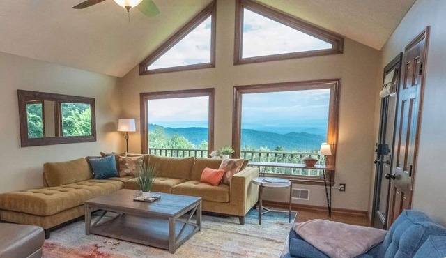 Prayer Mountain View Cabin | Fabulous Views from Fire Pit | Ping Pong | Room to Spread Out