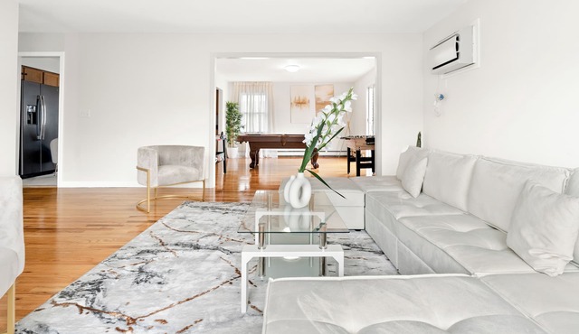 Prime Luxury NYC ft Balcony+Gameroom+Free Parking!