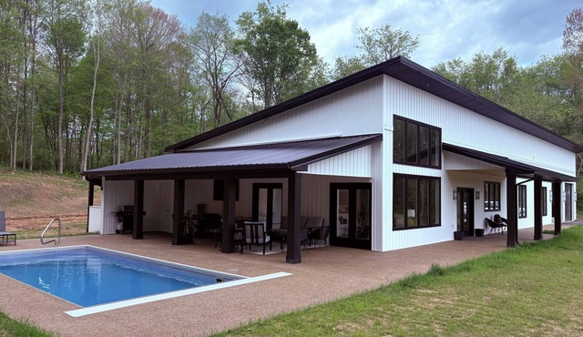 Private 25 acre retreat 6 bedrooms with pool and views in Ligonier