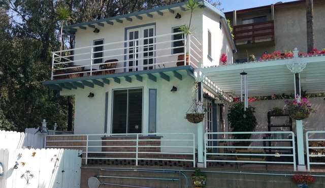 Private back house for rent in beautiful Glendale!