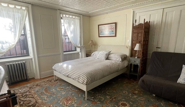 Private & cheerful 1-bedroom garden apartment in Brooklyn townhouse